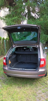 Skoda Superb cena 35000 przebieg: 157000, rok produkcji 2012 z Warszawa małe 121
